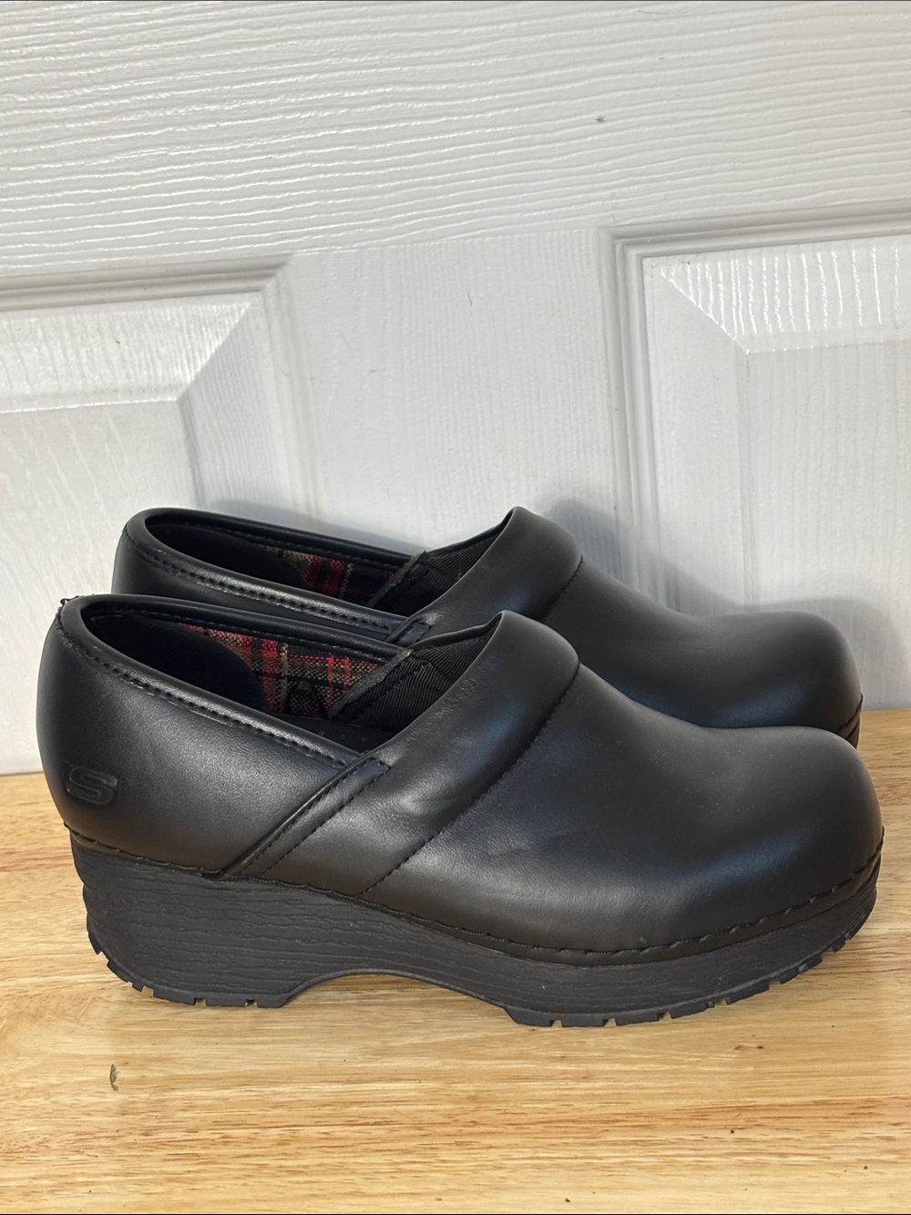 Skechers Black Slip-On Clog Slip Resistant with Lightweight Platform work shoes